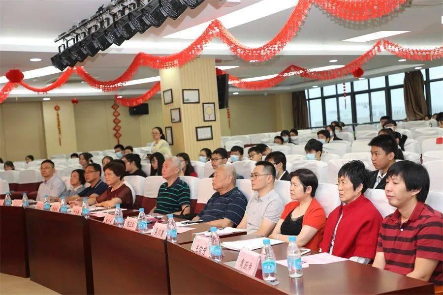 帮扶残疾养鸡户 全城寻找“吃鸡人”